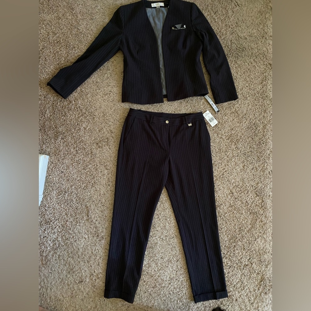 Tahari black/grey jacket/pant women’s suit